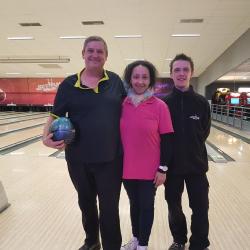 Eric avec Galia et Loïc, du bowling Satellium de Valenciennes