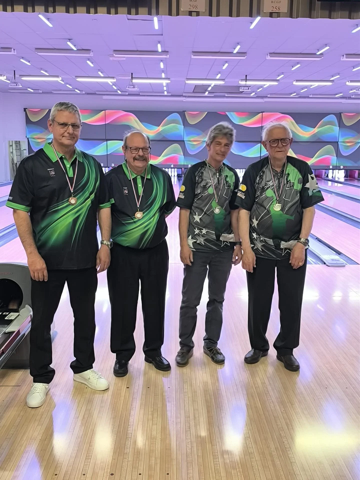 Seniors B Hommes (photo de podium incomplète)